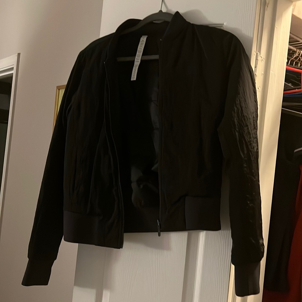 Black lulu lemon bomber jacket